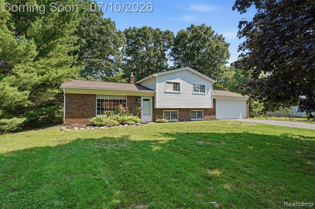 7208 Banks, Waterford, MI 48327 — front exterior