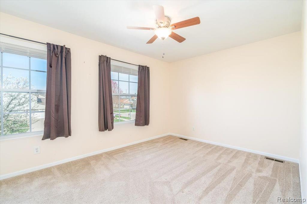 9429 MADISON Drive, Belleville, MI 48111 — Photo 18
