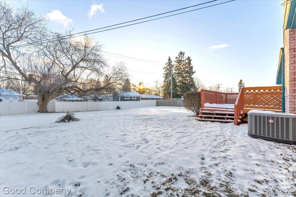 745 HOGARTH Avenue, Waterford, MI 48328 — Photo 30