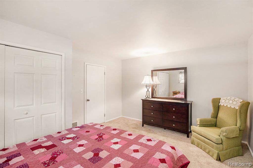 702 E Maple Street, Holly, MI 48442 — Photo 12