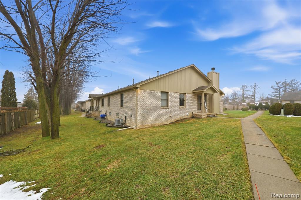 41781 King Edward Court, Clinton Twp, MI 48038 — Photo 2