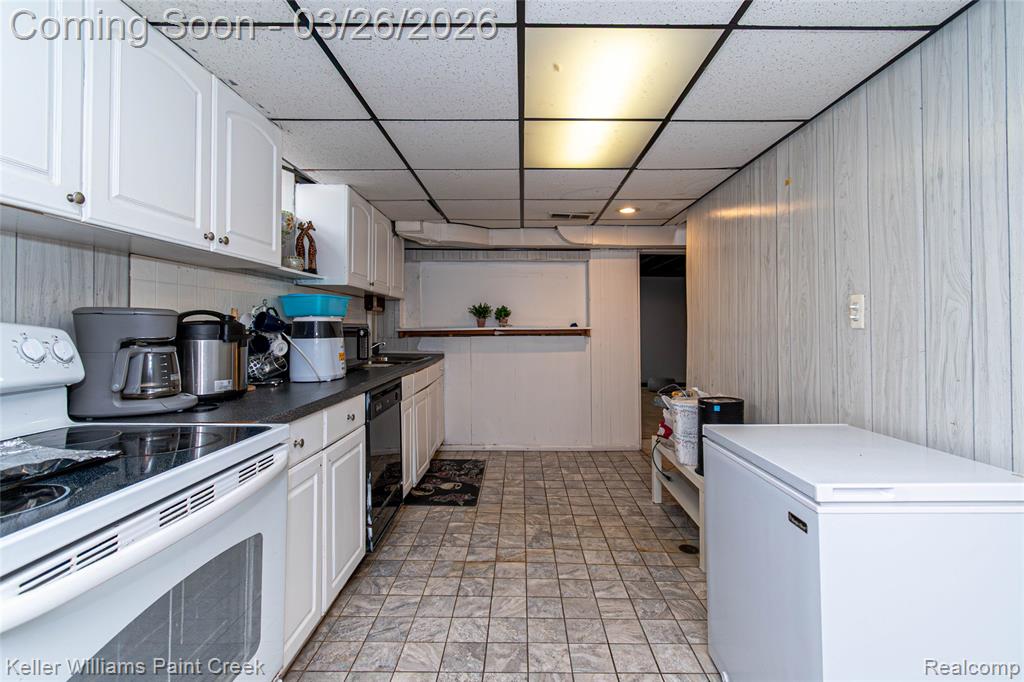 8250 Arnold Street, Dearborn Heights, MI 48127 — Photo 34