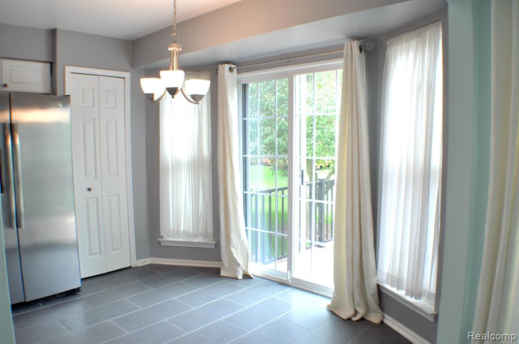 4439 HUNTERS Circle W, Canton, MI 48188 — Photo 9