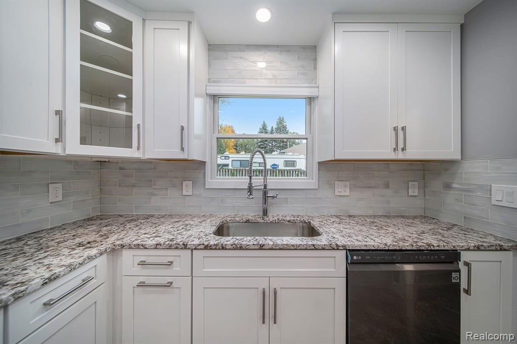 7175 Richardson Road, West Bloomfield, MI 48323 — Photo 20