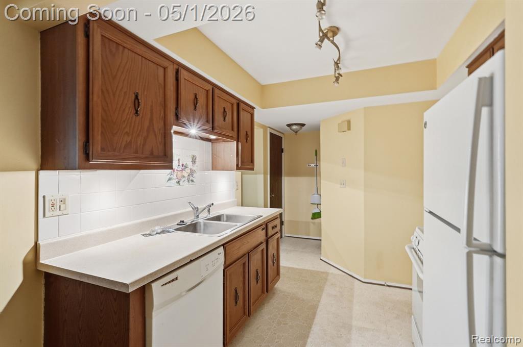51260 Johns Drive, New Baltimore, MI 48047 — Photo 9