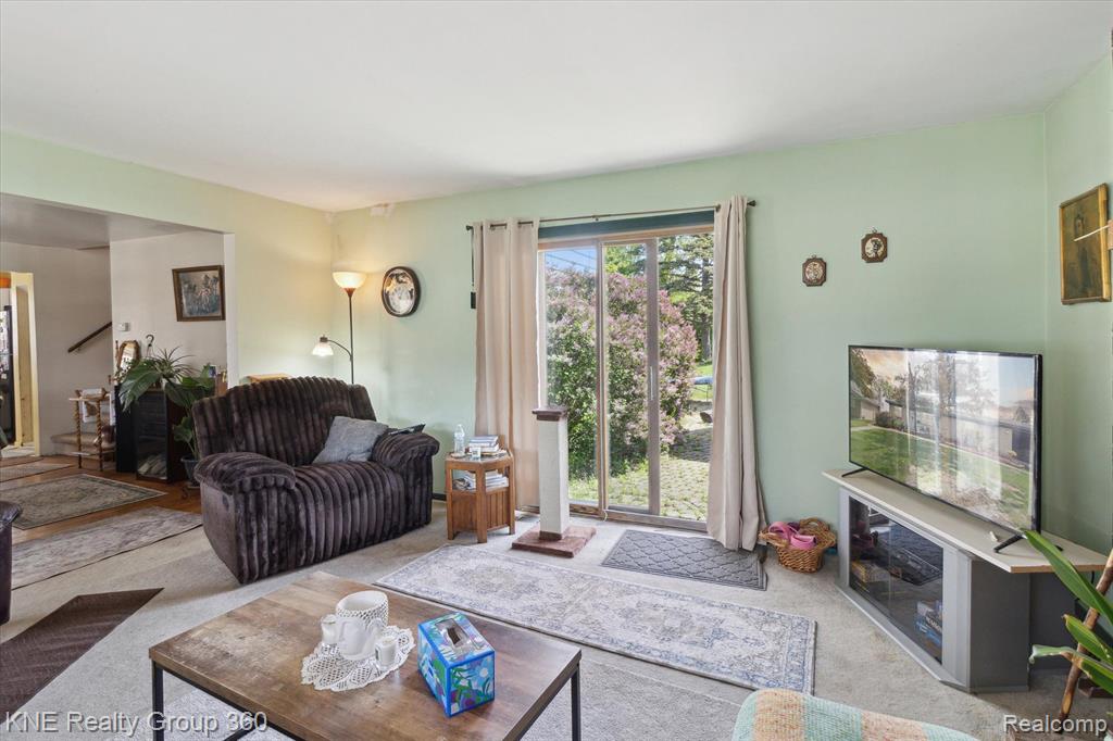 6074 NIGHTINGALE Street, Dearborn Heights, MI 48127 — Photo 12