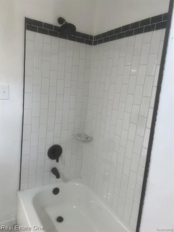 8665 QUINCY Street, Detroit, MI 48204 — Photo 7