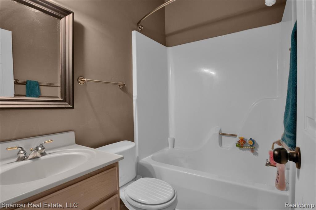 734 Locust Drive, Davison, MI 48423 — Photo 28