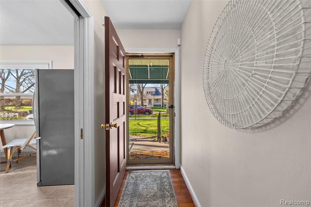 408 Orchard View Drive, Royal Oak, MI 48073 — Photo 11