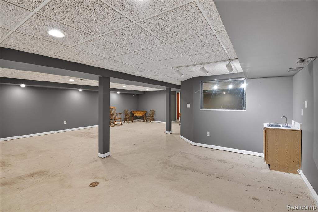 15715 Exeter Court, Fraser, MI 48026 — Photo 24