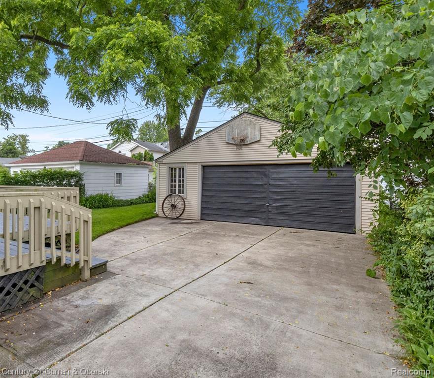 917 N MELBORN Street, Dearborn, MI 48128 — Photo 37