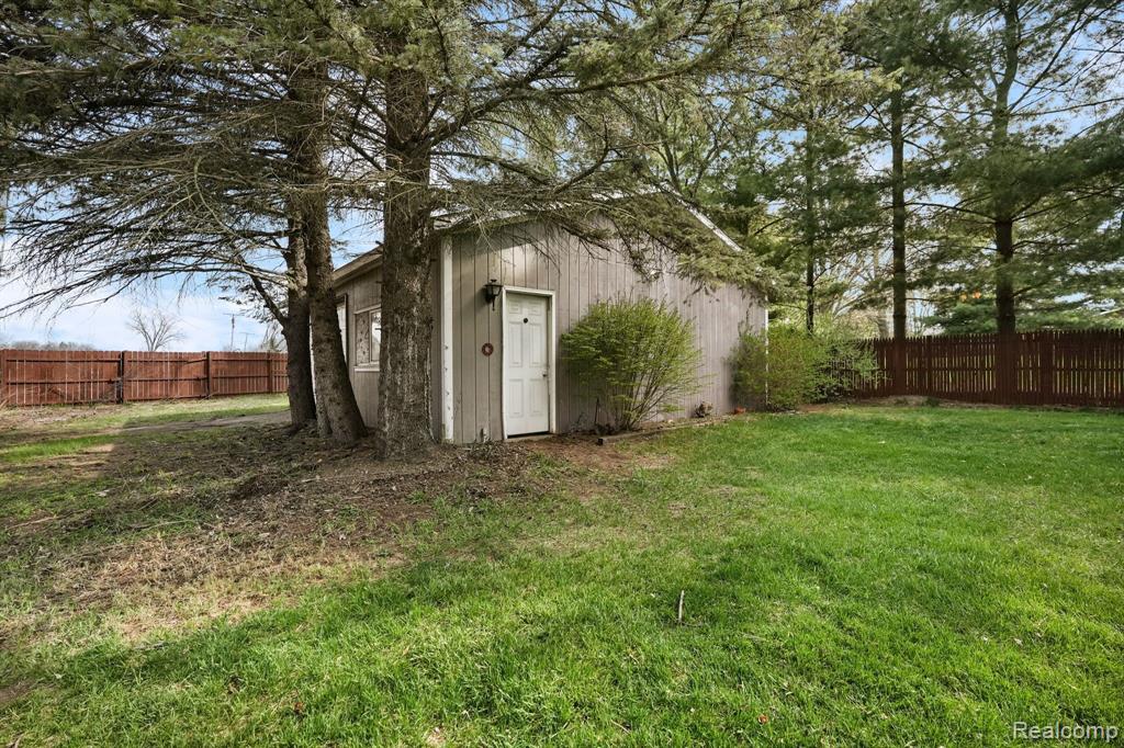 8898 Bishop Road, Brighton, MI 48116 — Photo 36