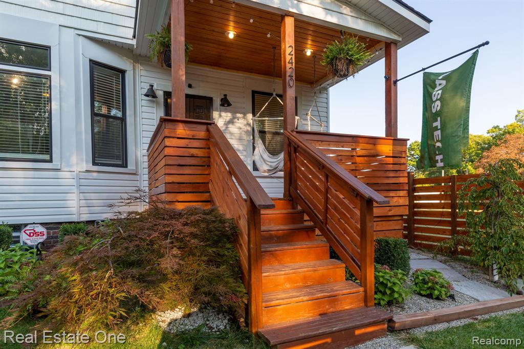 2420 FISCHER Street, Detroit, MI 48214 — Photo 5