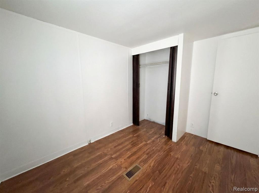 6065 Vernon, Belleville, MI 48111 — Photo 10