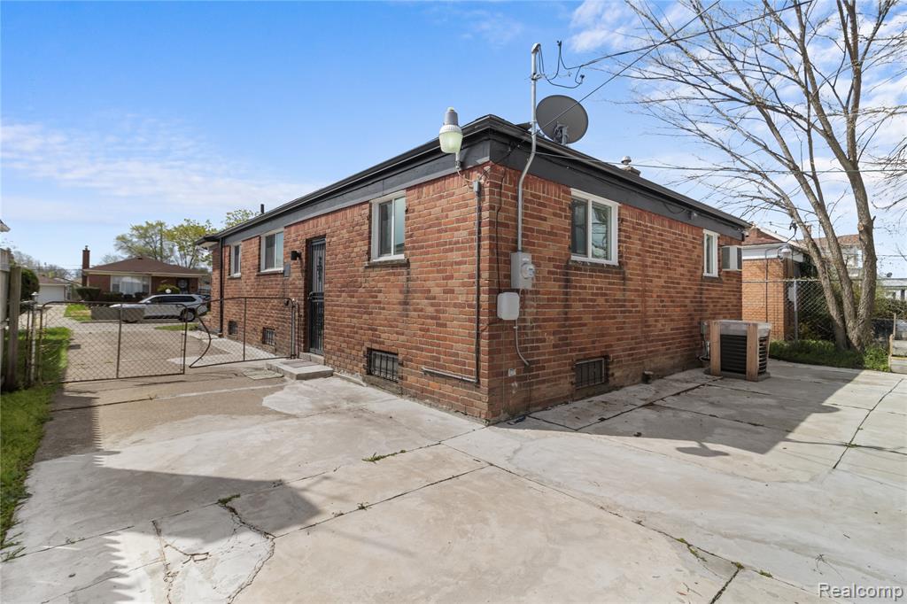 6781 Iowa Street, Hamtramck, MI 48212 — Photo 5