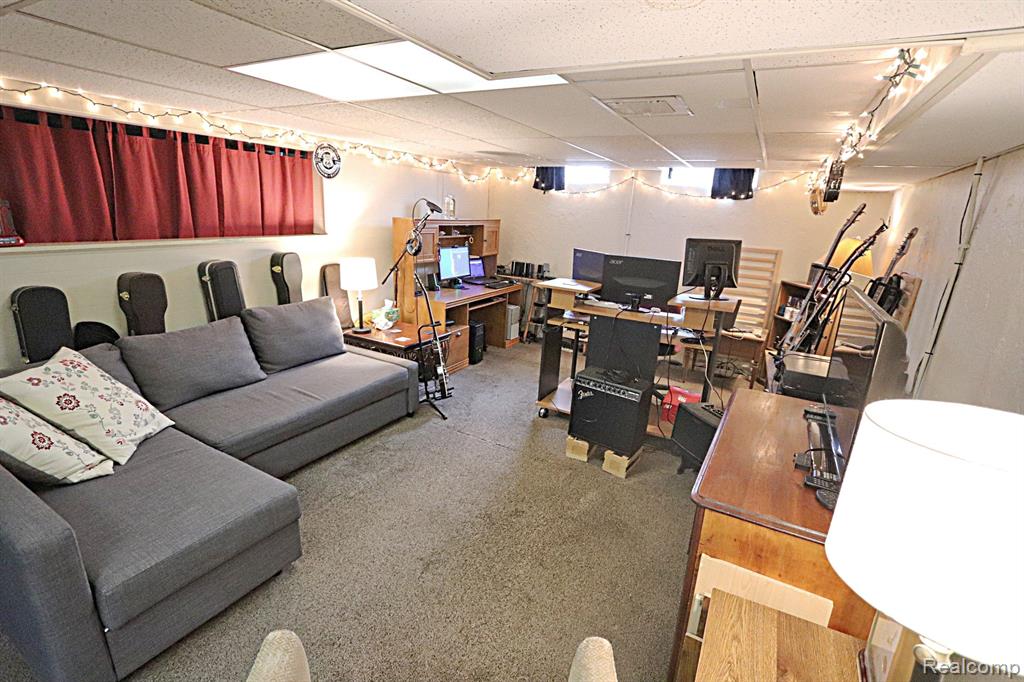 8554 WINSTON Lane, Dearborn Heights, MI 48127 — Photo 21