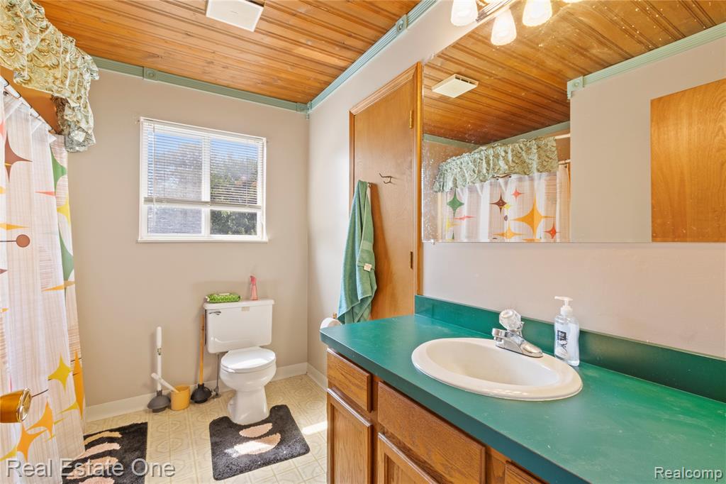 5955 BEECH DALY RD, Dearborn Heights, MI 48127 — Photo 10