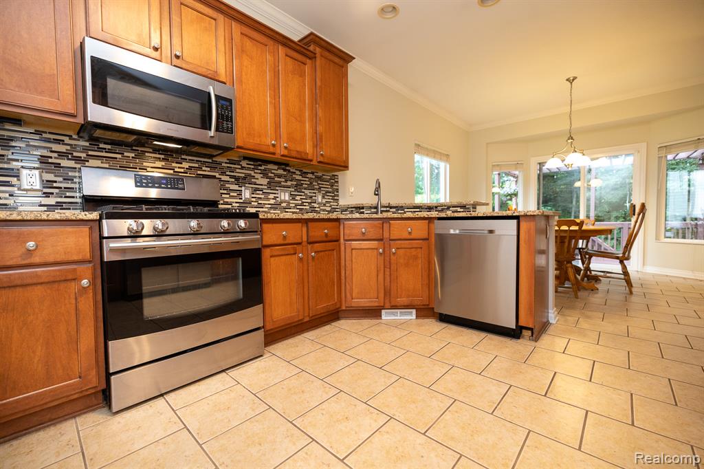 7185 Elderwood Circle, Clarkston, MI — Photo 12