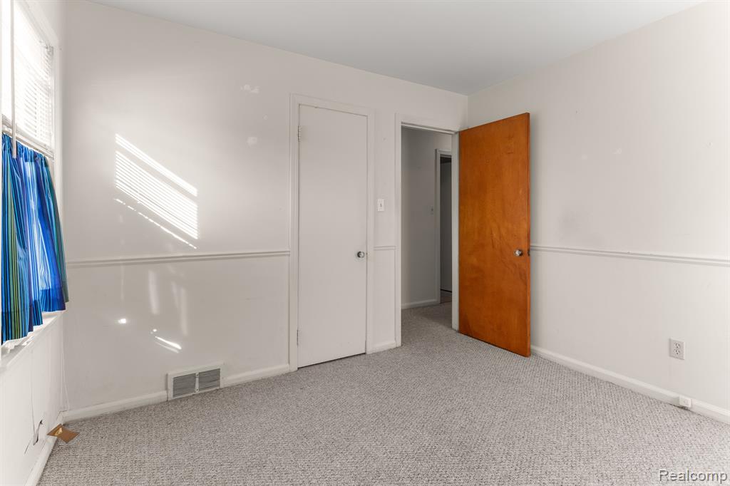 843 MAYBURN Street, Dearborn, MI 48128 — Photo 17