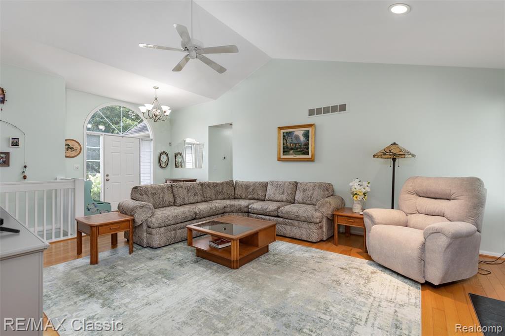 7671 Vamoco Drive, Waterford, MI 48327 — Photo 4