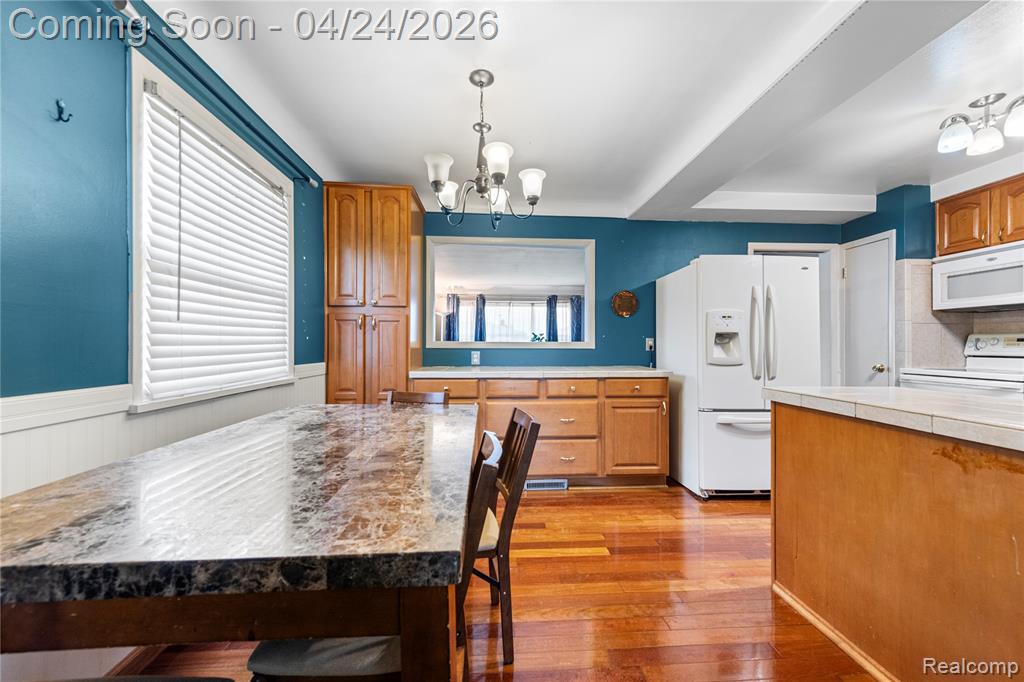 24861 Almond Avenue, Eastpointe, MI 48021 — Photo 18