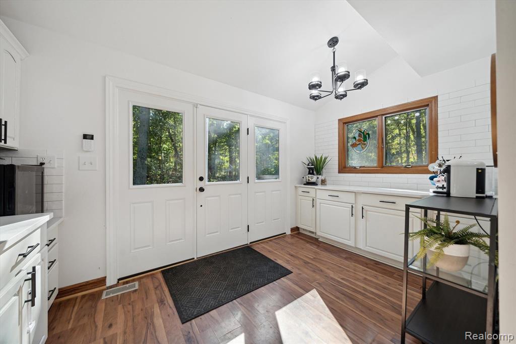 4211 COUNTRY Way, Hartland, MI 48353 — Photo 6