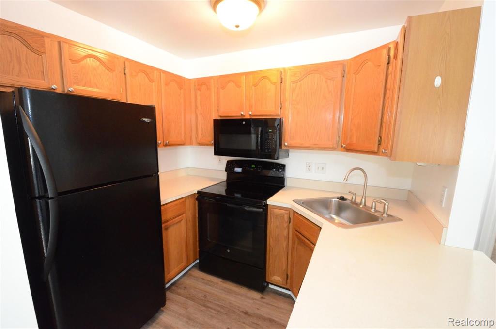 42803 Lilley Pointe, Canton, MI 48187 — Photo 9