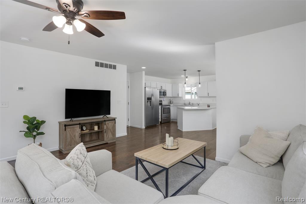 6496 Skylar Lane, Waterford, MI 48327 — Photo 4