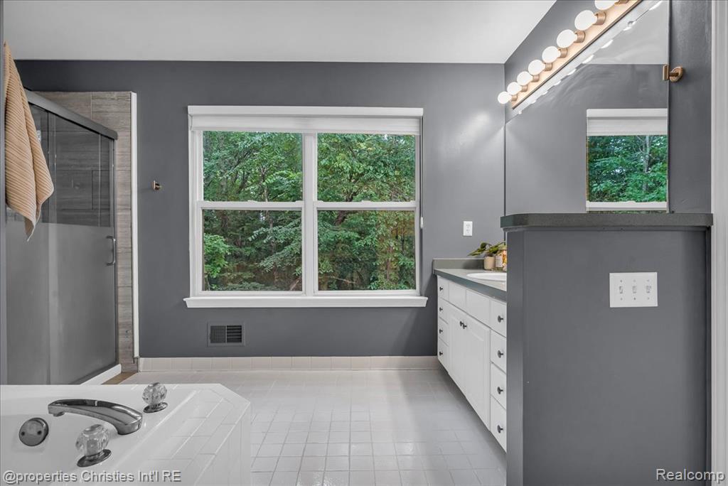 5963 James Head Court, West Bloomfield, MI 48324 — Photo 17