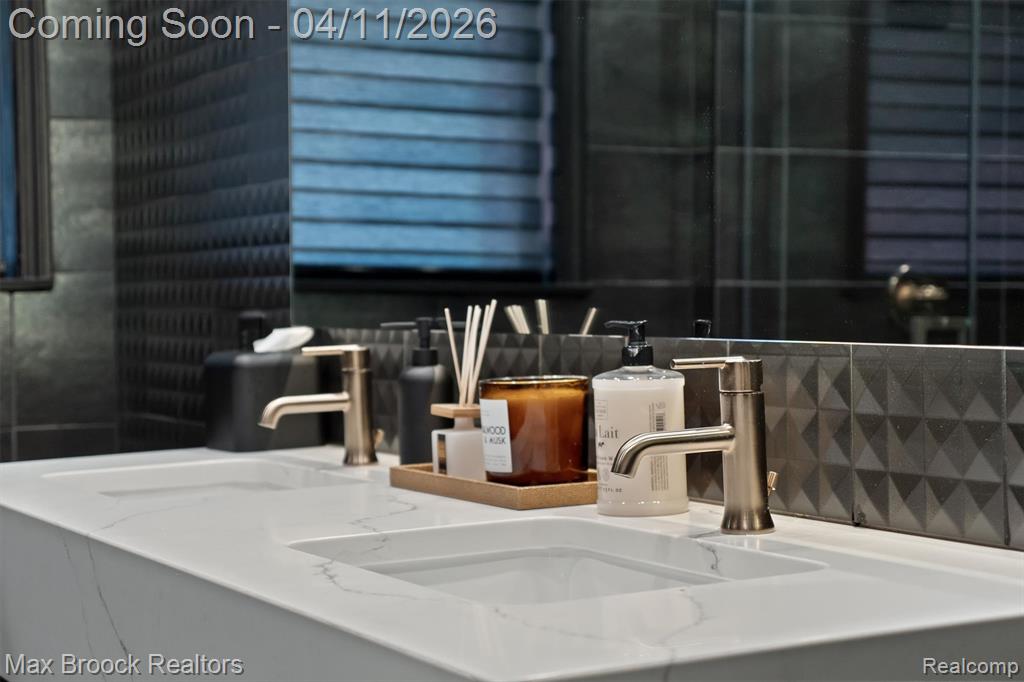 5190 Clarendon Crest Street, Bloomfield Hills, MI, 48302