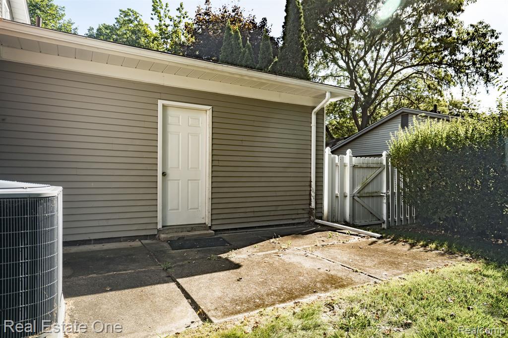 4995 Stoddard Drive, Troy, MI 48085 — Photo 40
