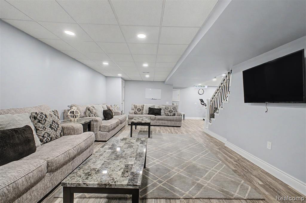 816 N Beech Daly Road, Dearborn Heights, MI 48127 — Photo 29