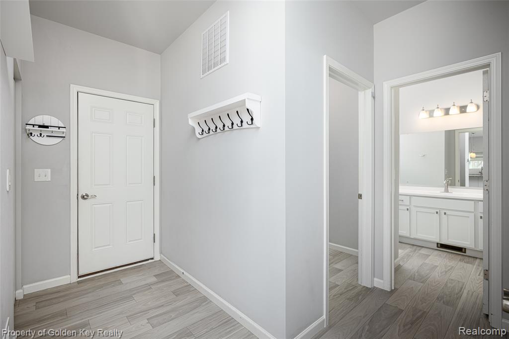 420 Dorchester Drive, Howell, MI 48855 — Photo 11
