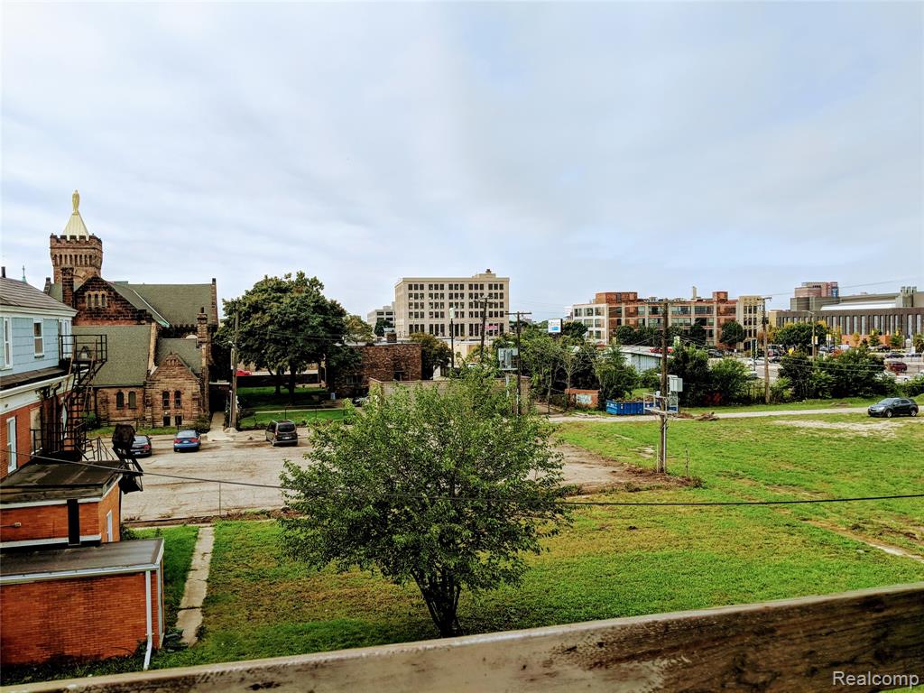 89 E EDSEL FORD FWY, Detroit, MI, 48202