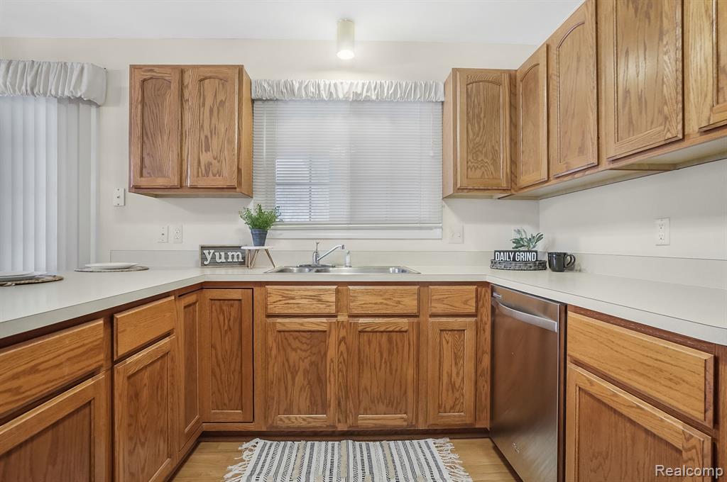 1000 PINEWOOD, Brighton, MI 48116 — Photo 19