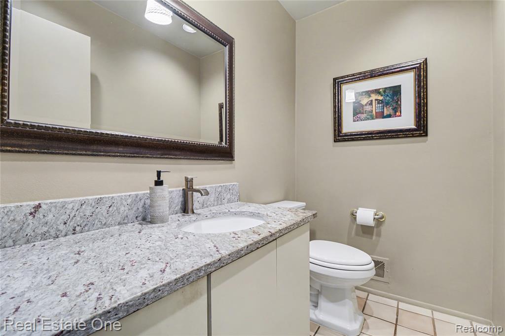 4150 Saddle Lane, West Bloomfield, MI — Photo 14