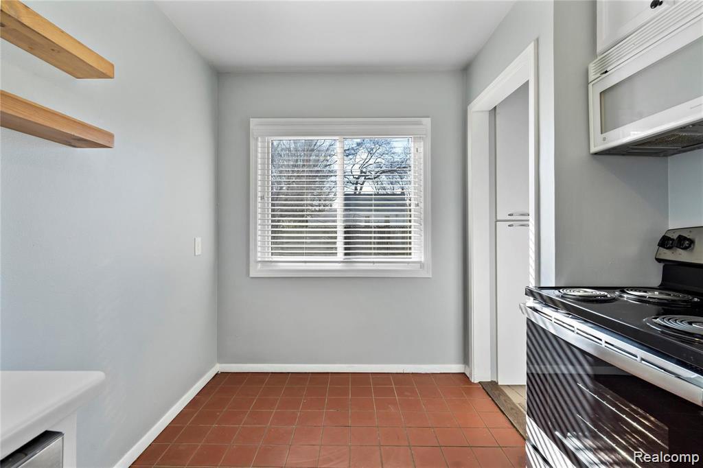 4033 OAKSHIRE Avenue, Berkley, MI 48072 — Photo 5