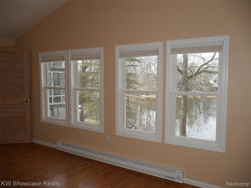 913 PEARSON Drive, Milford, MI 48381 — Photo 11