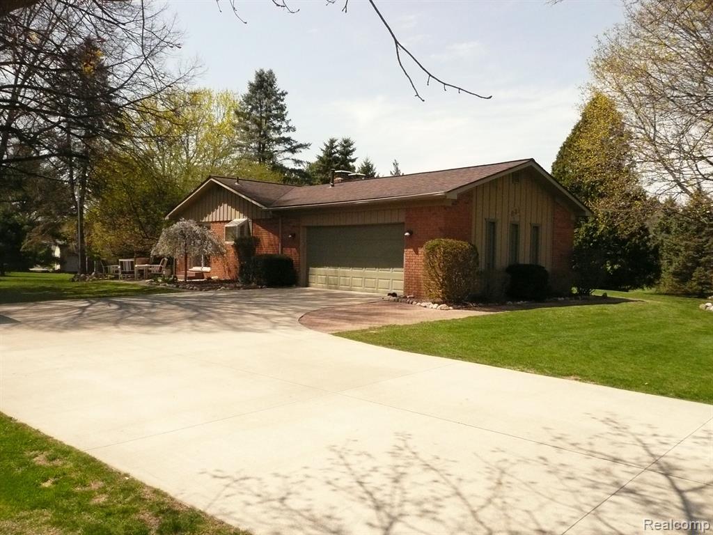 831 DEL SHER Drive, Brighton, MI 48114 — Photo 4