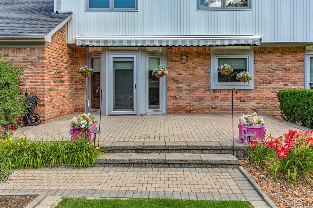 48367 Lake Valley Drive, Shelby Twp, MI 48317 — Photo 54