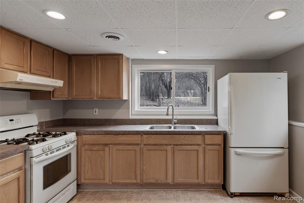 8732 Elizabeth Lake Road, White Lake, MI — Photo 24