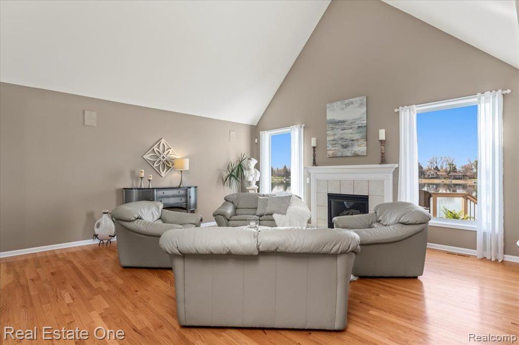566 BAY POINTE Drive, Oxford, MI 48371 — Photo 14