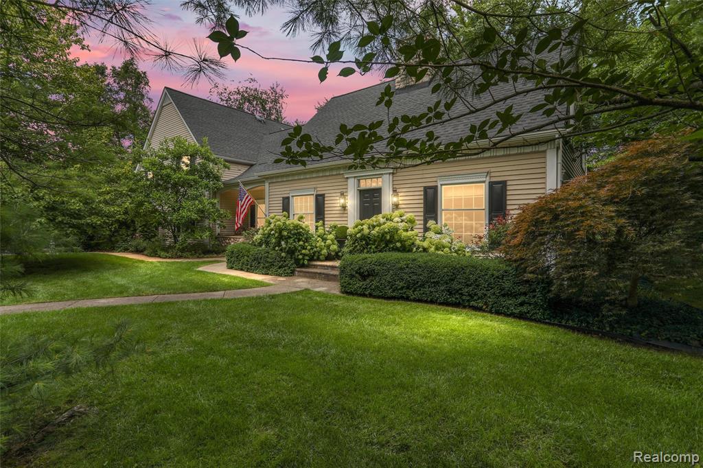 4200 Surrey Cross, Bloomfield Hills, MI 48301 — front exterior