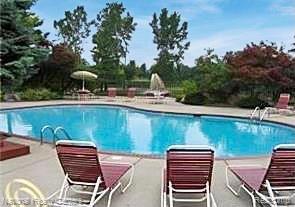 38959 COUNTRY Circle, Farmington Hills, MI 48331 — Photo 27