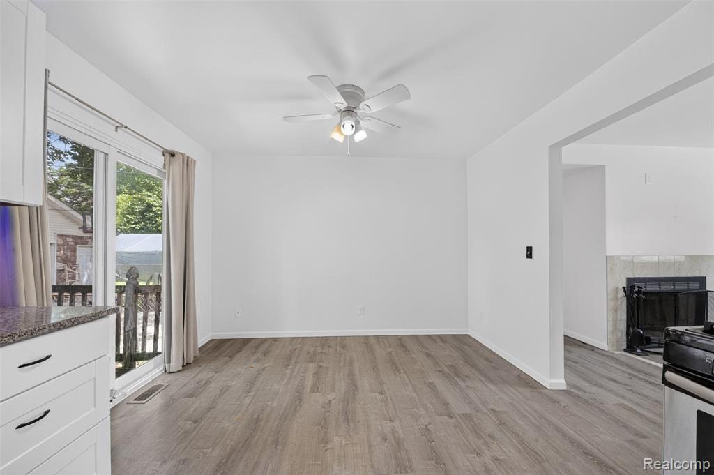 20471 Hollywood Street, Harper Woods, MI 48225 — Photo 18