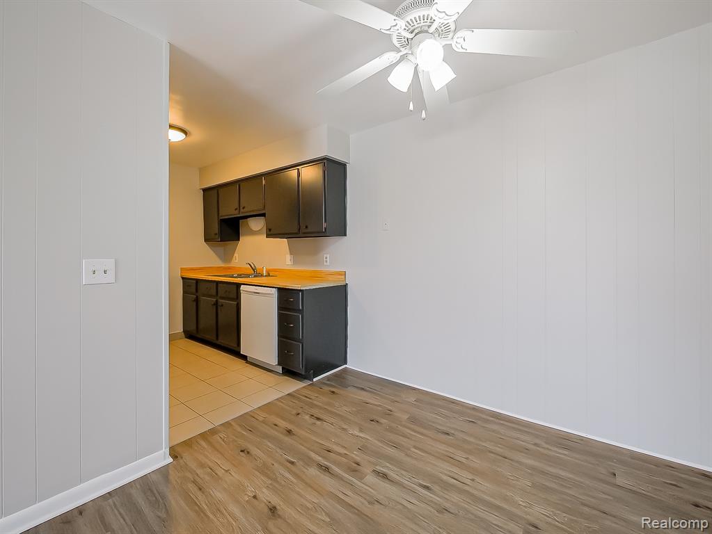 825 S Grand Avenue, Fowlerville, MI 48836 — Photo 6