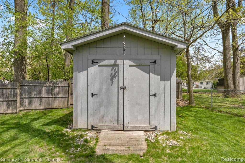 4400 HIGHFIELD Road, Waterford, MI 48329 — Photo 38