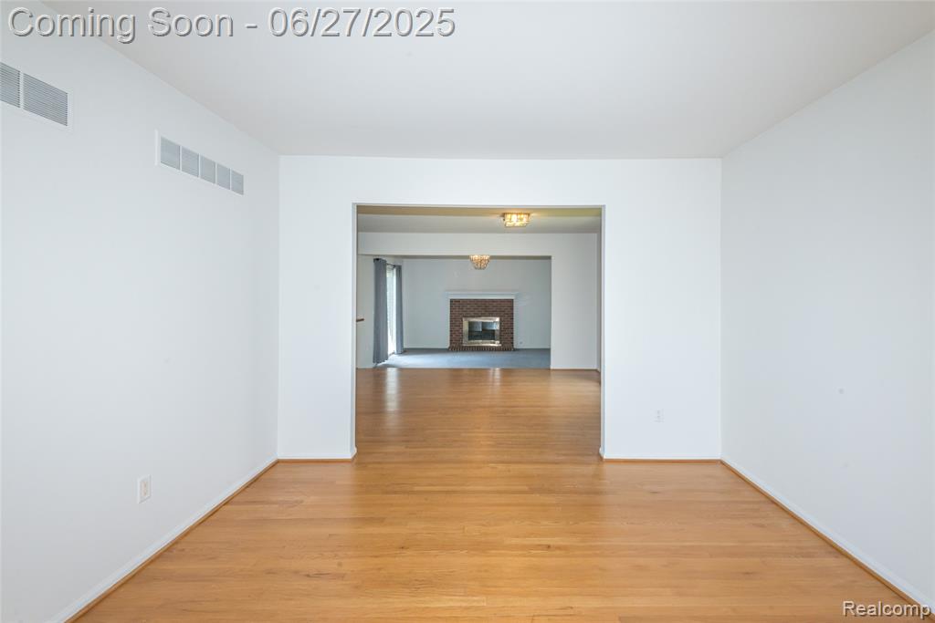 67 LARCHWOOD Drive, Troy, MI 48083 — Photo 5