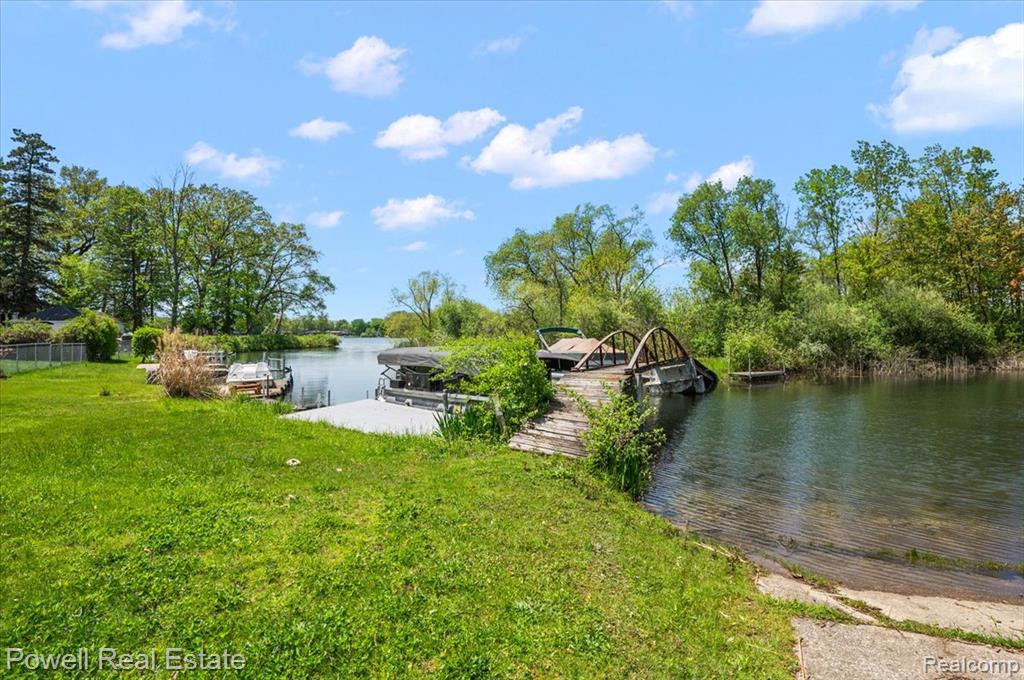 6837 Hatchery Road, Waterford, MI 48327 — Photo 10