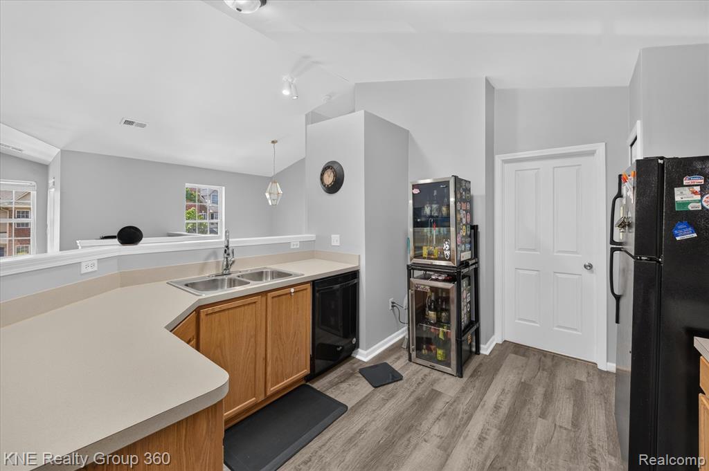 4077 Berkeley Avenue, Canton, MI 48188 — Photo 11